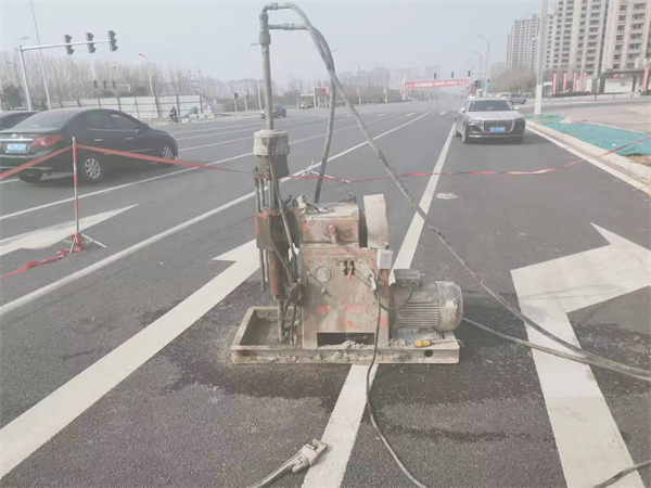 亚东公路路面下沉沉降开裂注浆加固施工