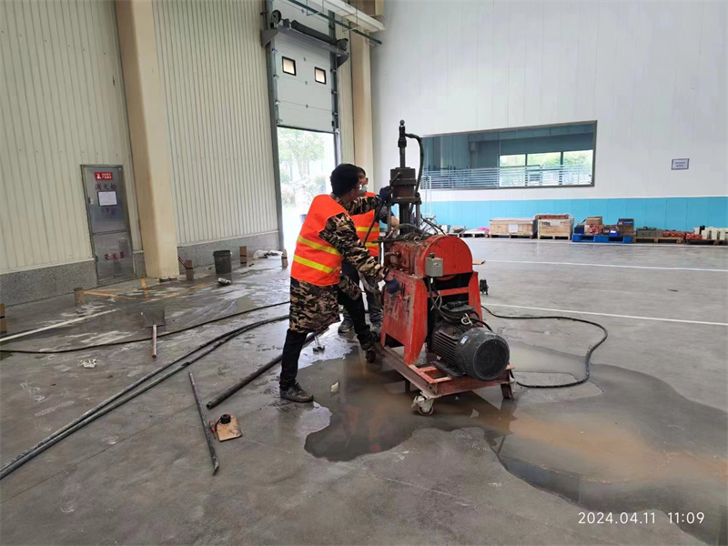 亚东厂房地面下沉塌陷注浆加固施工